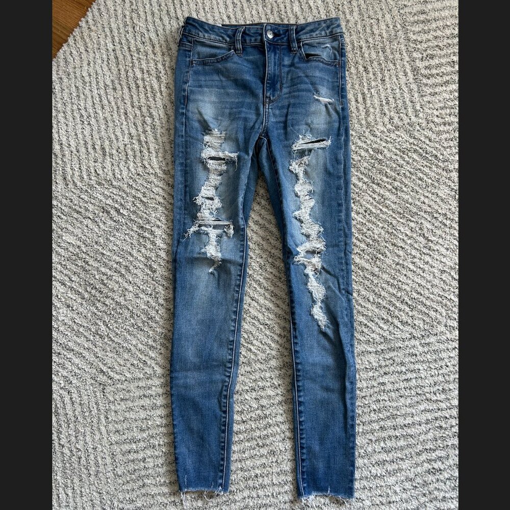American Eagle Super Hi-Rise Distressed Jeggings!
